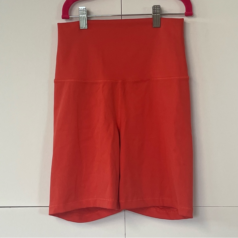 Yogalicious Lux Everyday 7 inch Short. Size Medium.
